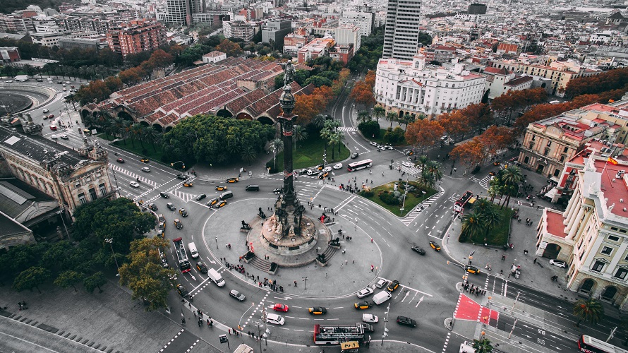 barcelona e-mobility on the rise - image of the traffic around the columbus monument - wallbox